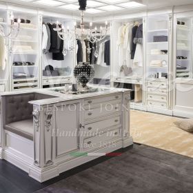 garde-robe de luxe fabriquée en Italie, conçue exclusivement pour les personnes fortunées et dotée d'un design exclusif sur mesure