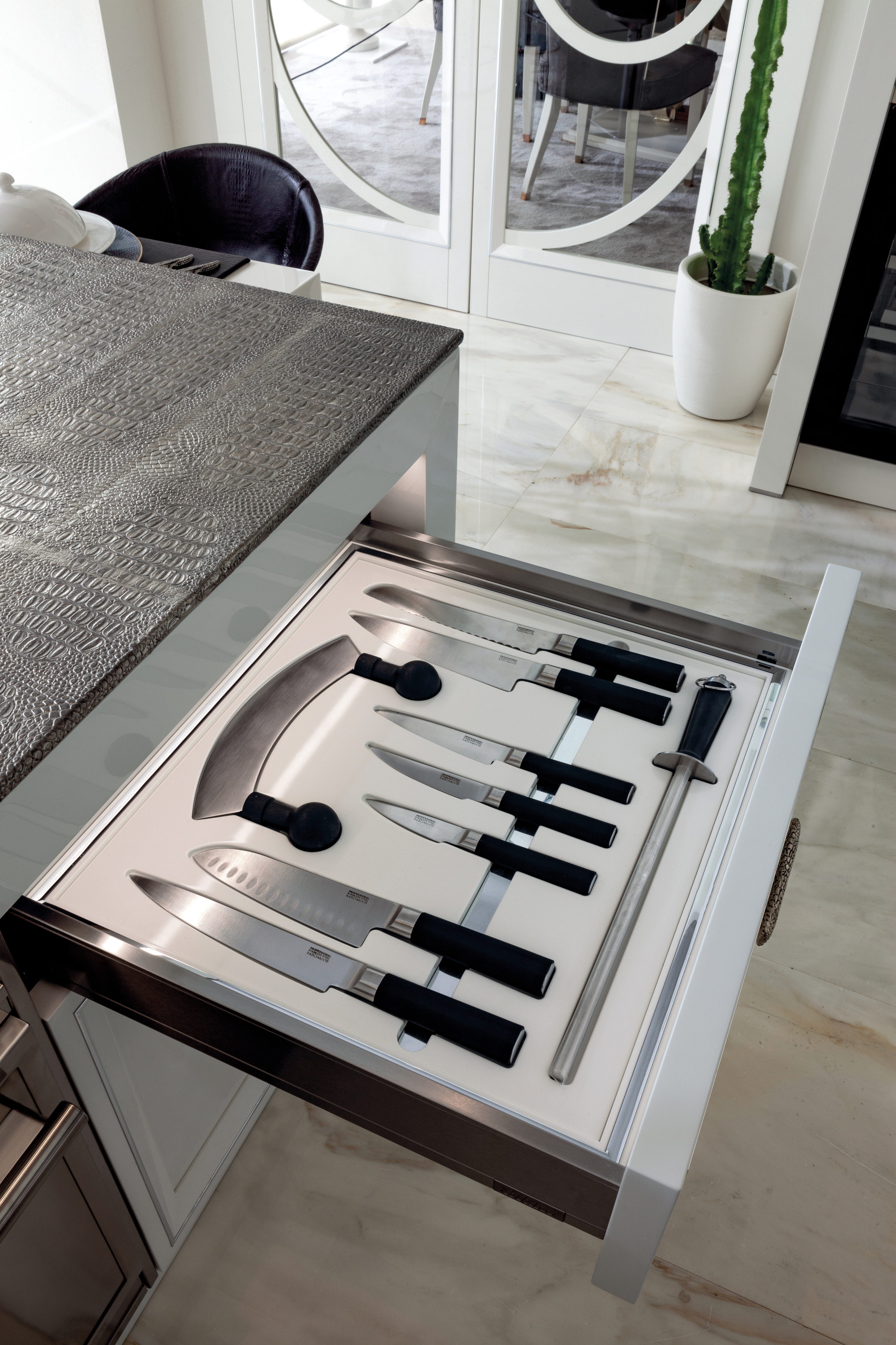 Miami: Contemporary Luxury Kitchen by Modenese Bespoke - image 05