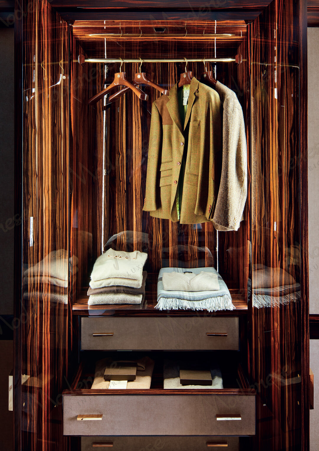 Manhattan Noir Walk-In Closet 05 Manhattan Noir Walk-In Closet by Modenese Bespoke - image 05