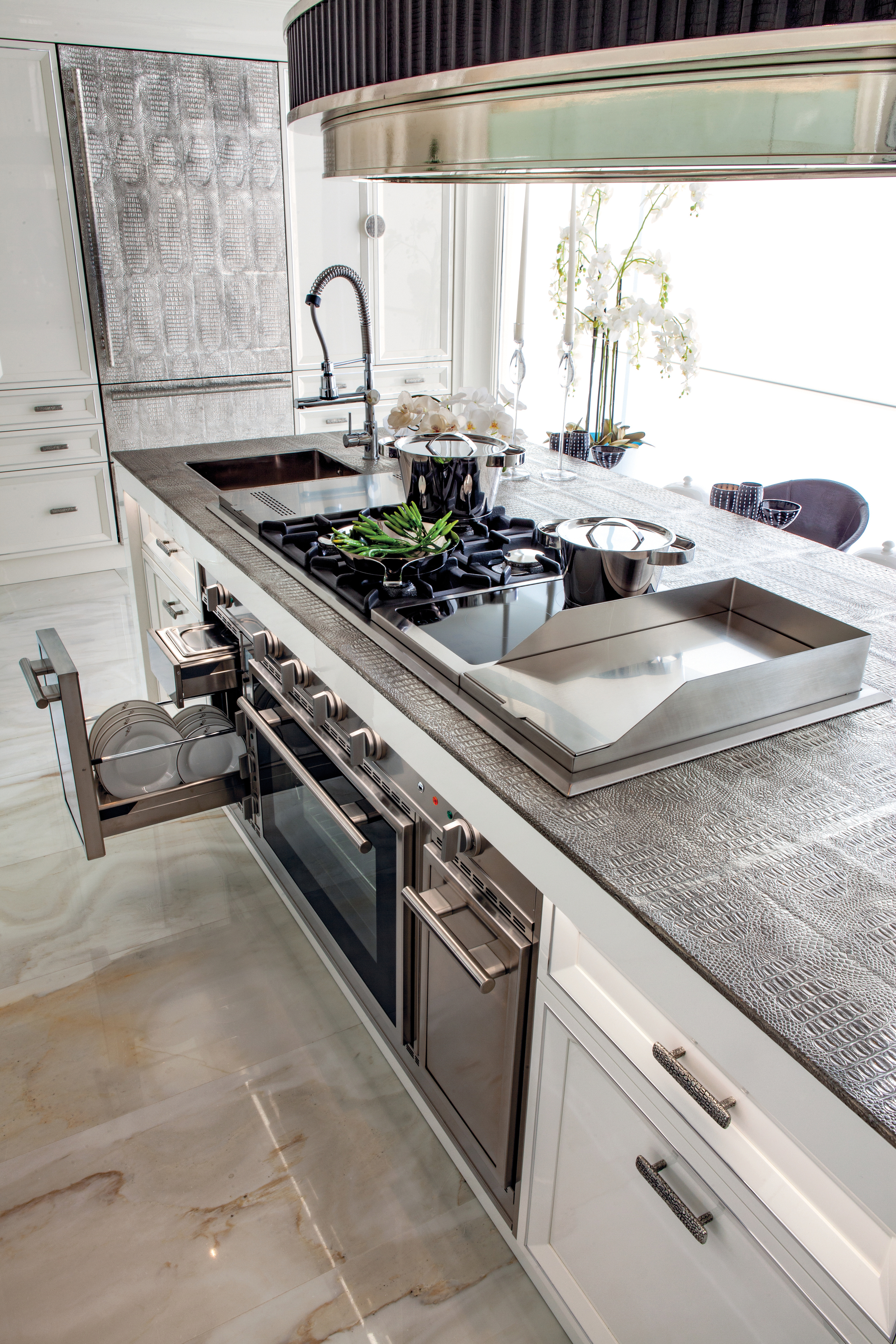 Miami: Contemporary Luxury Kitchen by Modenese Bespoke - image 04