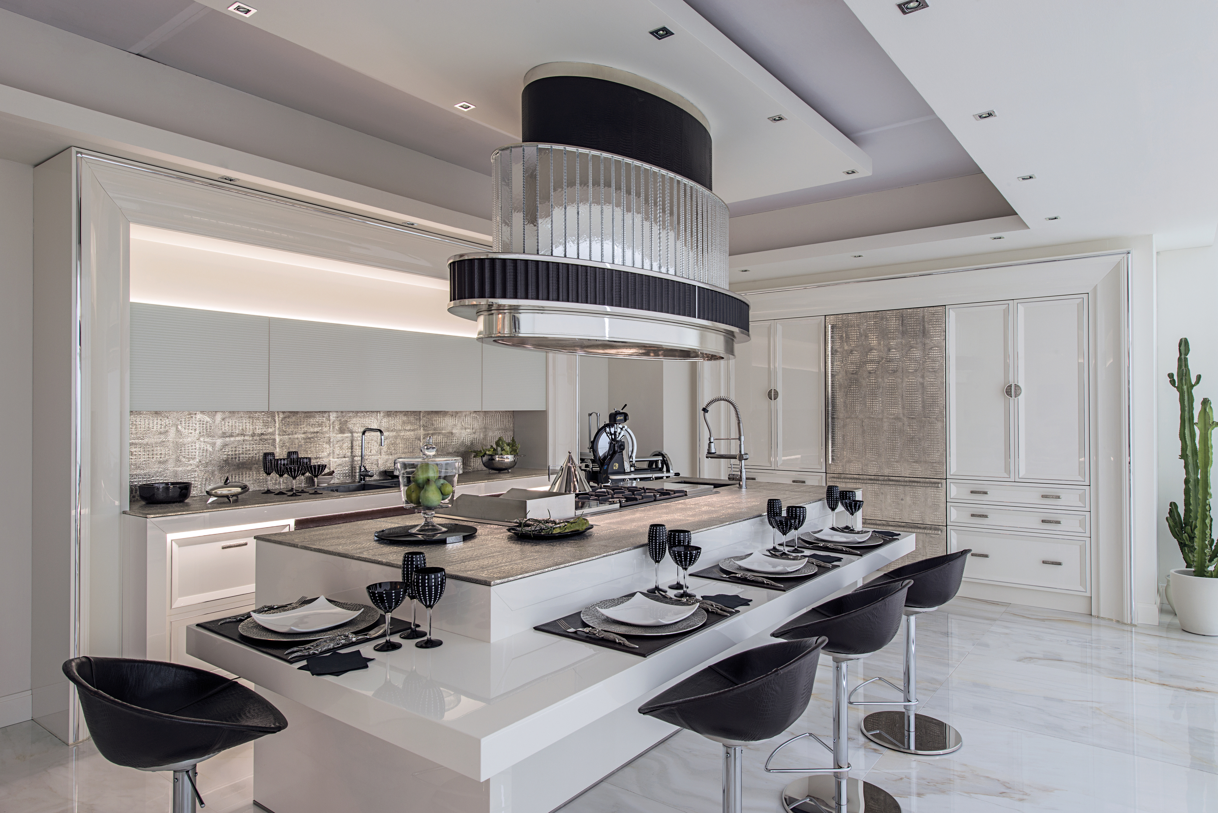 Miami: Contemporary Luxury Kitchen by Modenese Bespoke - image 02