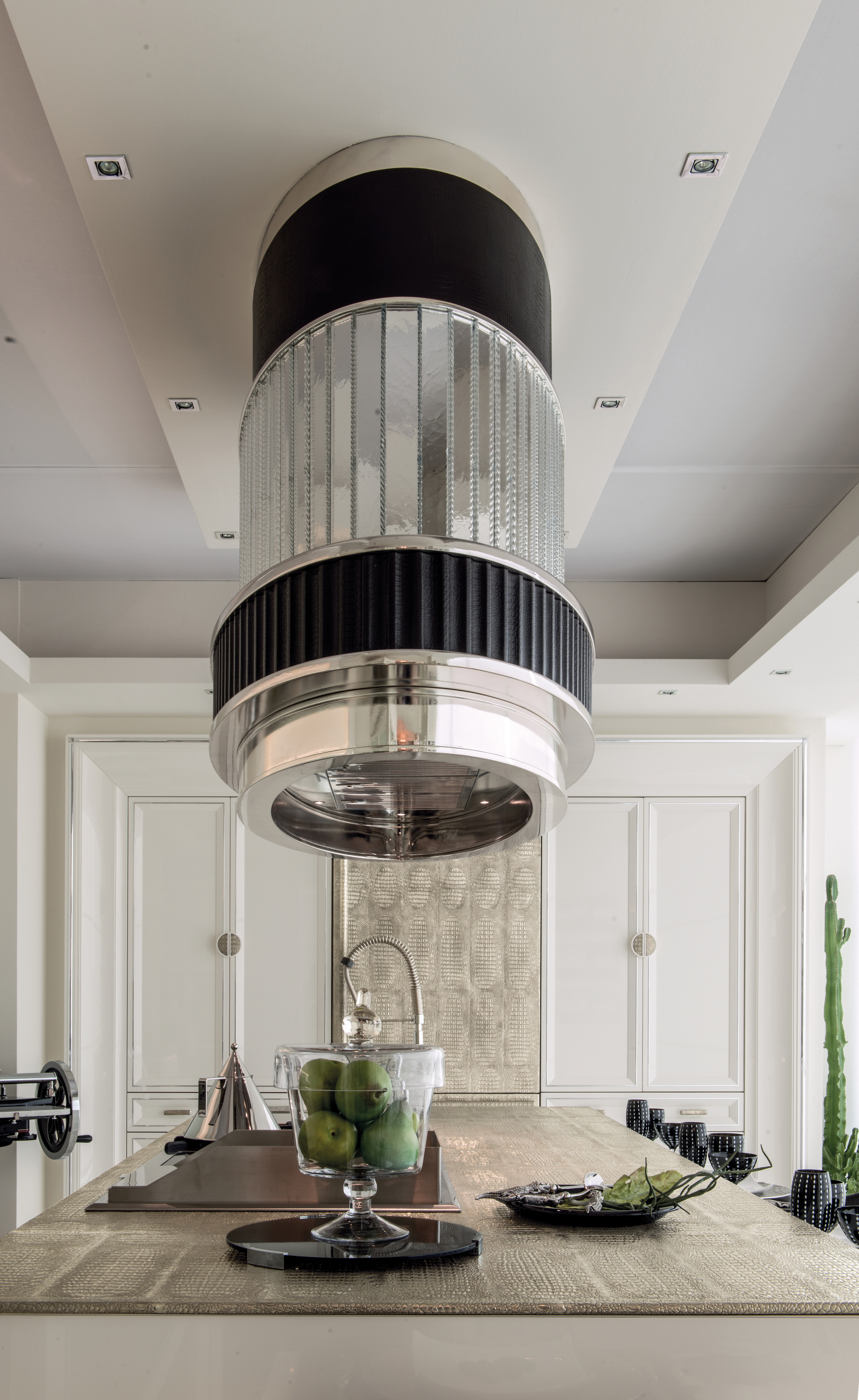 Miami: Contemporary Luxury Kitchen by Modenese Bespoke - image 03