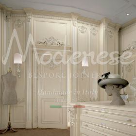 dressing de luxe baroque avec feuilles d'argent et cadres