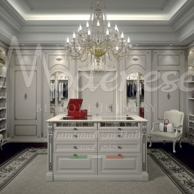 خزائن ملابس راقية بطابع عصري مع تشطيبات فضية