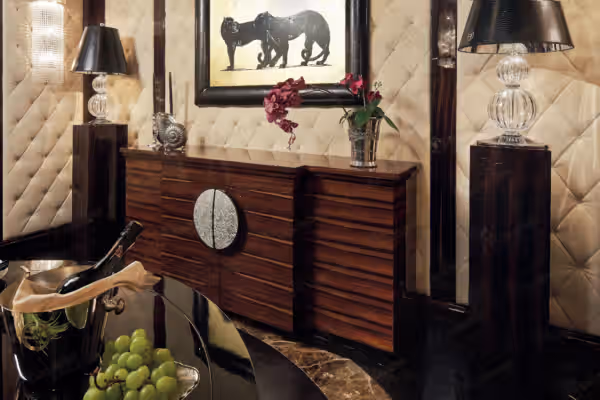 Eclectic Italian kitchen in Doha by Modenese Bespoke
