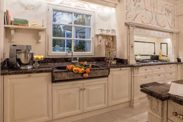 Transitional Italian kitchen in Miami by Modenese Bespoke