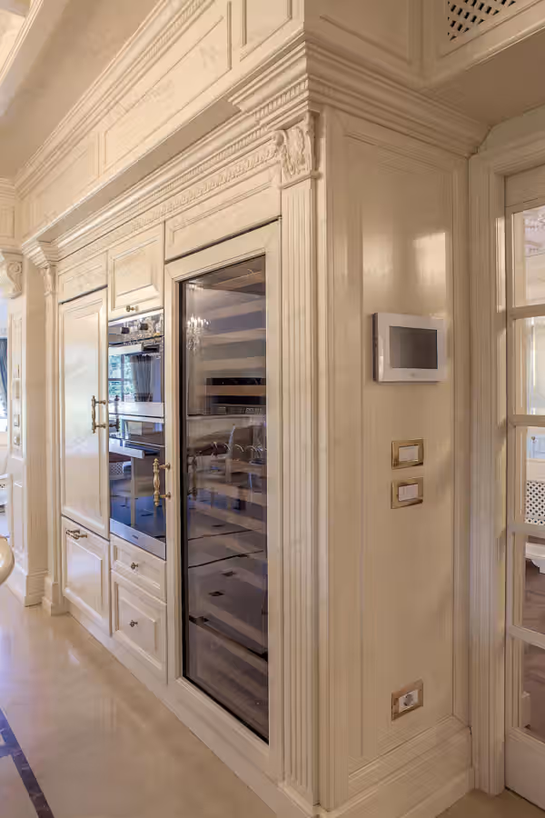 Transitional Italian kitchen in Miami by Modenese Bespoke