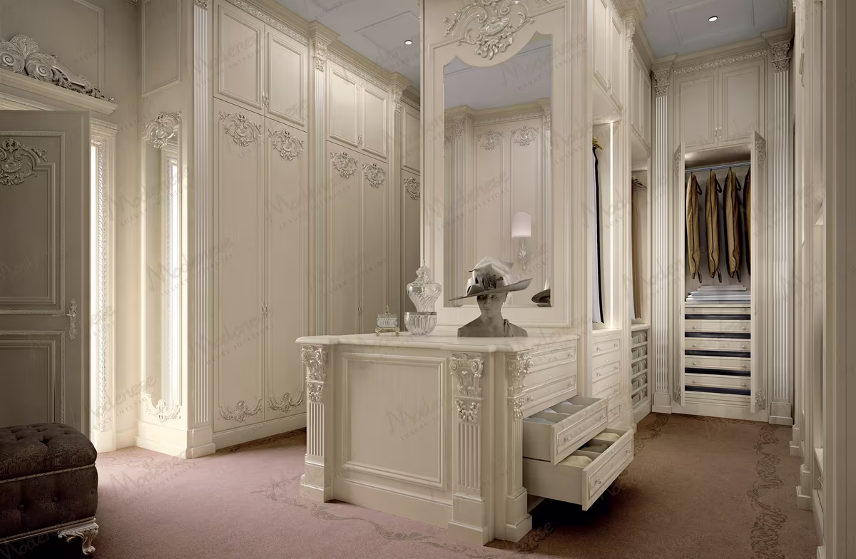 Baroque Italian walk-in closet by Modenese Bespoke