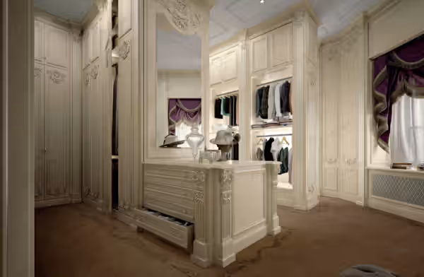 Baroque Italian walk-in closet by Modenese Bespoke