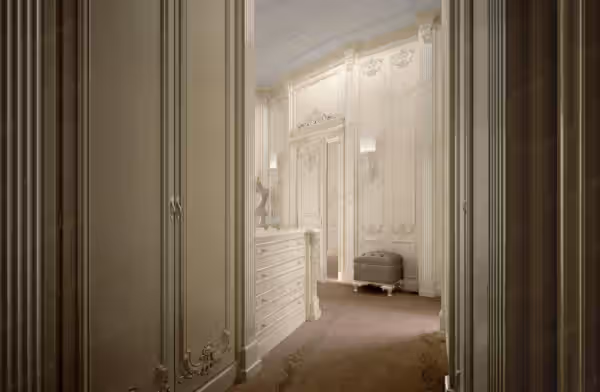 Baroque Italian walk-in closet by Modenese Bespoke