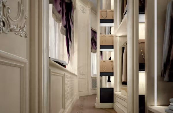 Baroque Italian walk-in closet by Modenese Bespoke