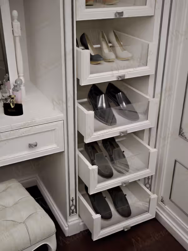 Contemporary Italian walk-in closet by Modenese Bespoke
