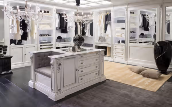 Modern Deluxe Italian walk-in closet by Modenese Bespoke