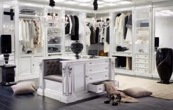 Modern Deluxe Italian walk-in closet by Modenese Bespoke