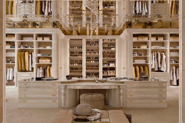 Modern Luxury Italian walk-in closet by Modenese Bespoke