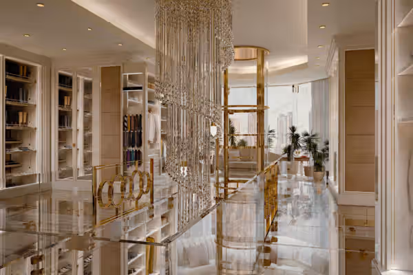 Modern Luxury Italian walk-in closet by Modenese Bespoke
