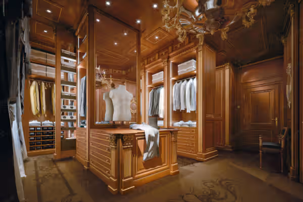 Classic Neoclassic Italian walk-in closet by Modenese Bespoke