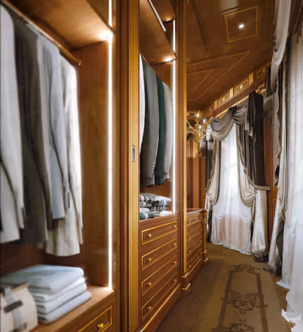 Classic Neoclassic Italian walk-in closet by Modenese Bespoke