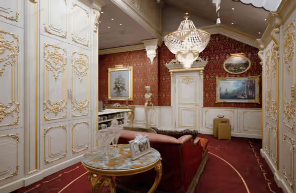 Luxury Italian walk-in closet in Riyadh by Modenese Bespoke