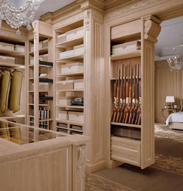 Classic Traditional Italian walk-in closet by Modenese Bespoke