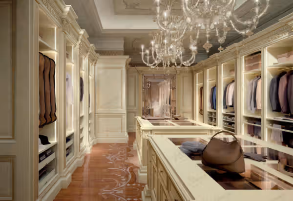 Transitional Italian walk-in closet by Modenese Bespoke