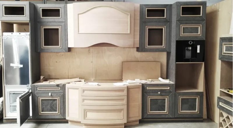 Classic Italian kitchen under construction in the Modenese workshop