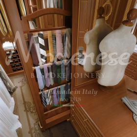 richly-crafted-walk-in-wardrobe-for-luxurious-and-sumptuous-environments