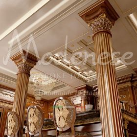 cuisine haut de gamme avec plafonds et frises riches et décorés