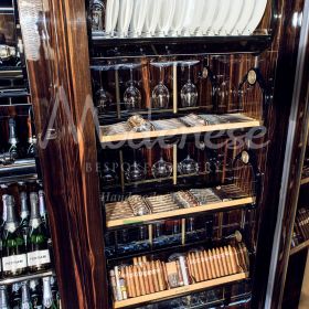 为优雅的酒杯定制的意大利制品柜